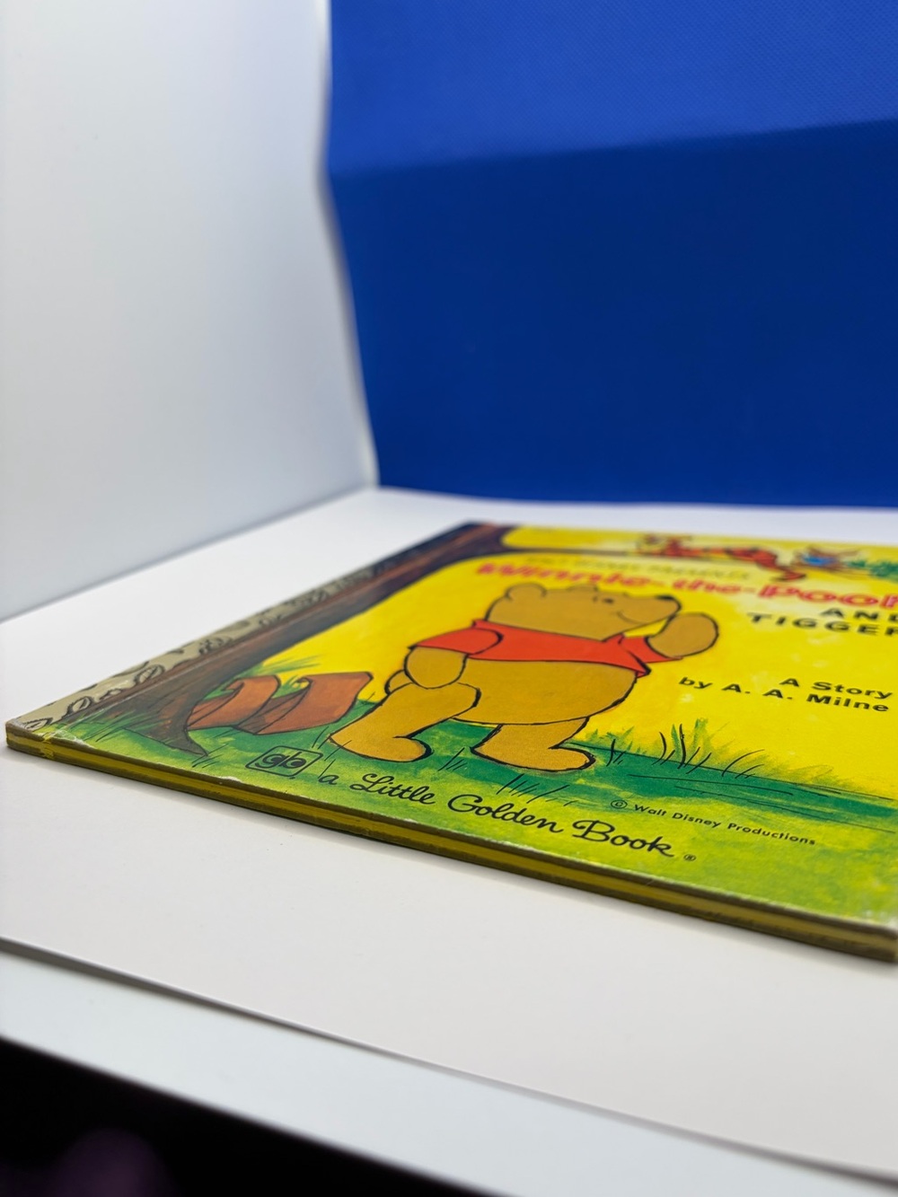 Vintage 1977 Little Golden Book Walt Disney Presents Winnie-the-Pooh and Tigger - Picture 2 of 4